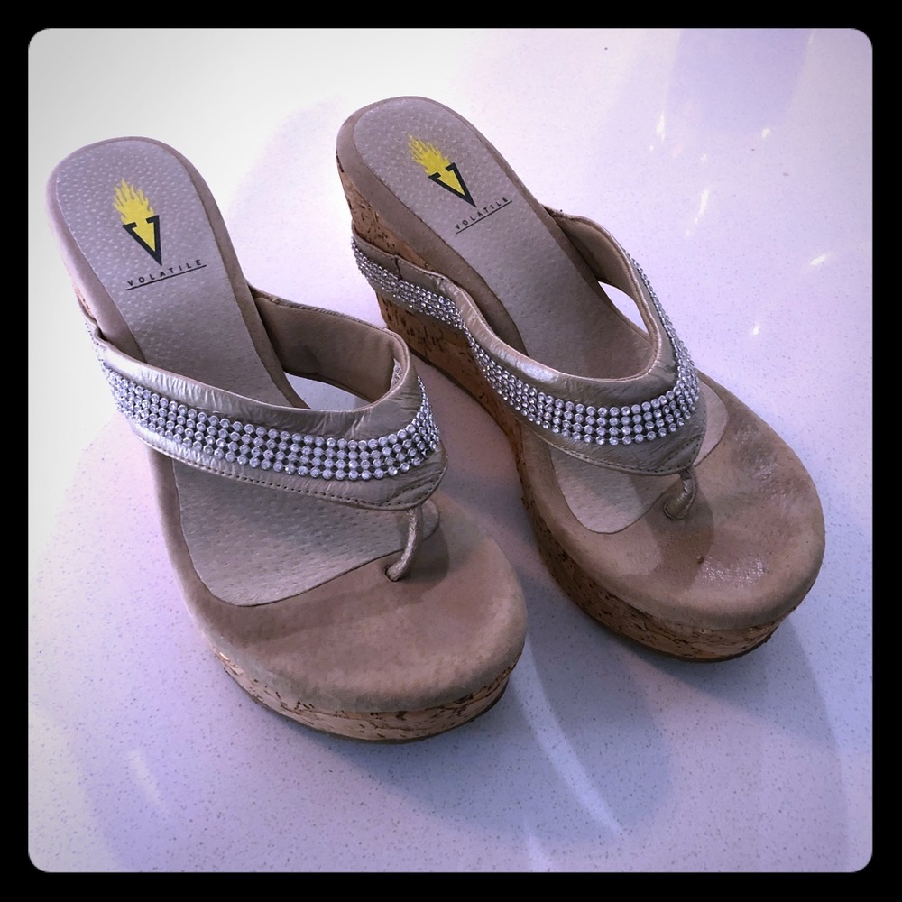 Volatile flip flops